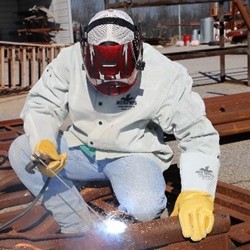 Quần áo bảo hộ thợ hàn - những lưu ý khi chọn mua